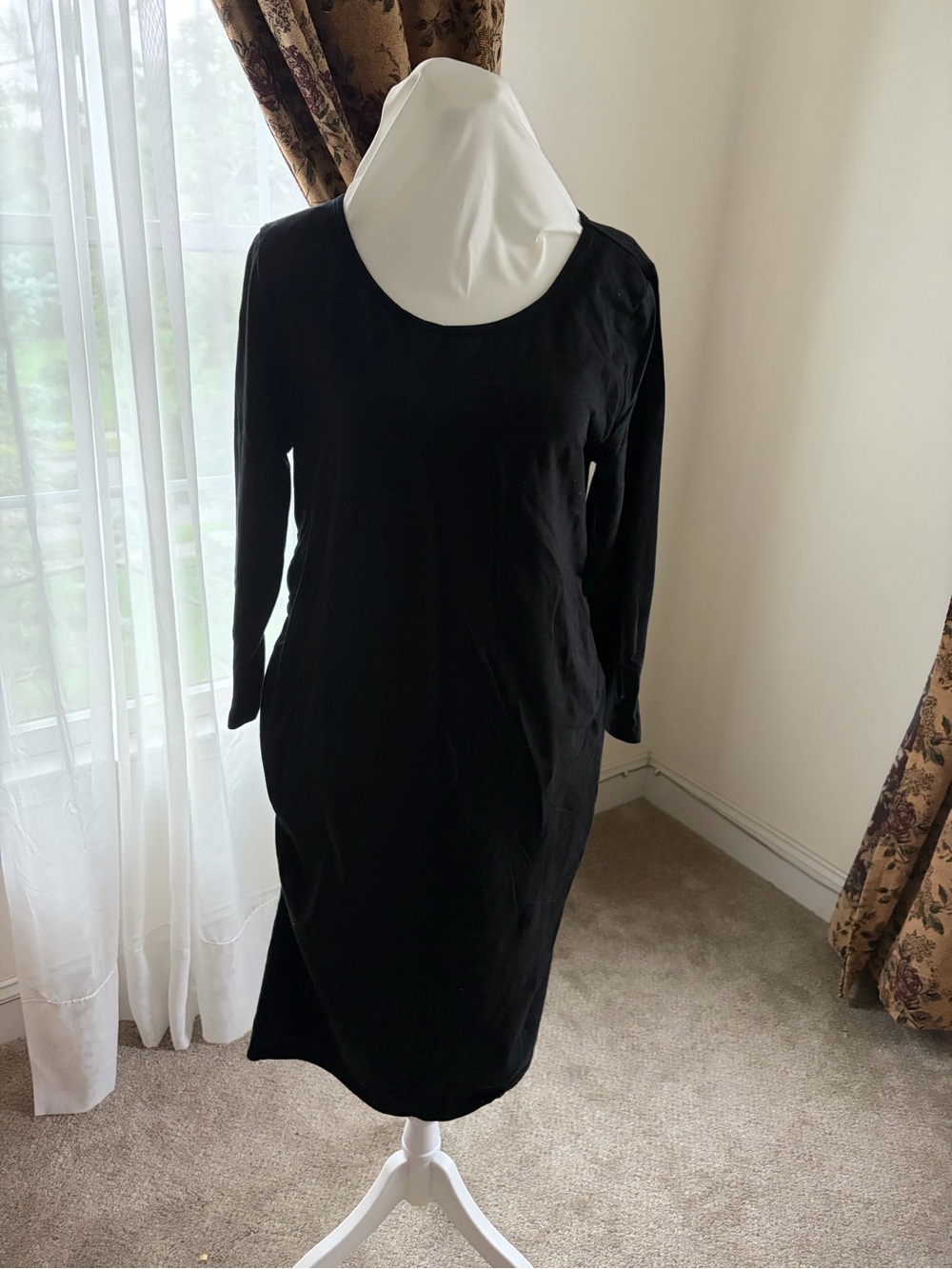 Ingrid & Isabel Black Long-Sleeve Shift Dress